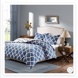 Reversal results Comforter and Sham Set